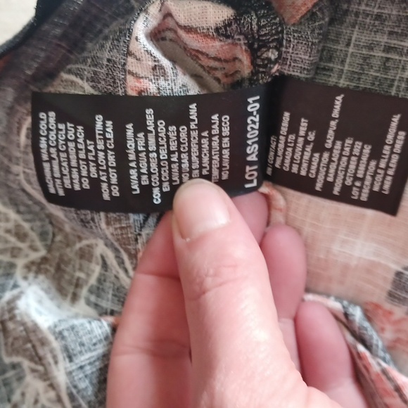 Nicole Miller Originals Linen Blend Short Sleeve V-Neck Floral Shift Dress - Picture 14 of 15